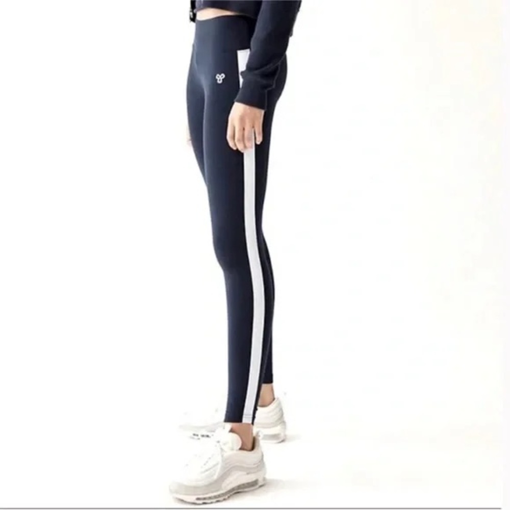 NWT tna Equator Leggings black/white size M